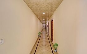 Hotel O Raas Near Hira Sweet